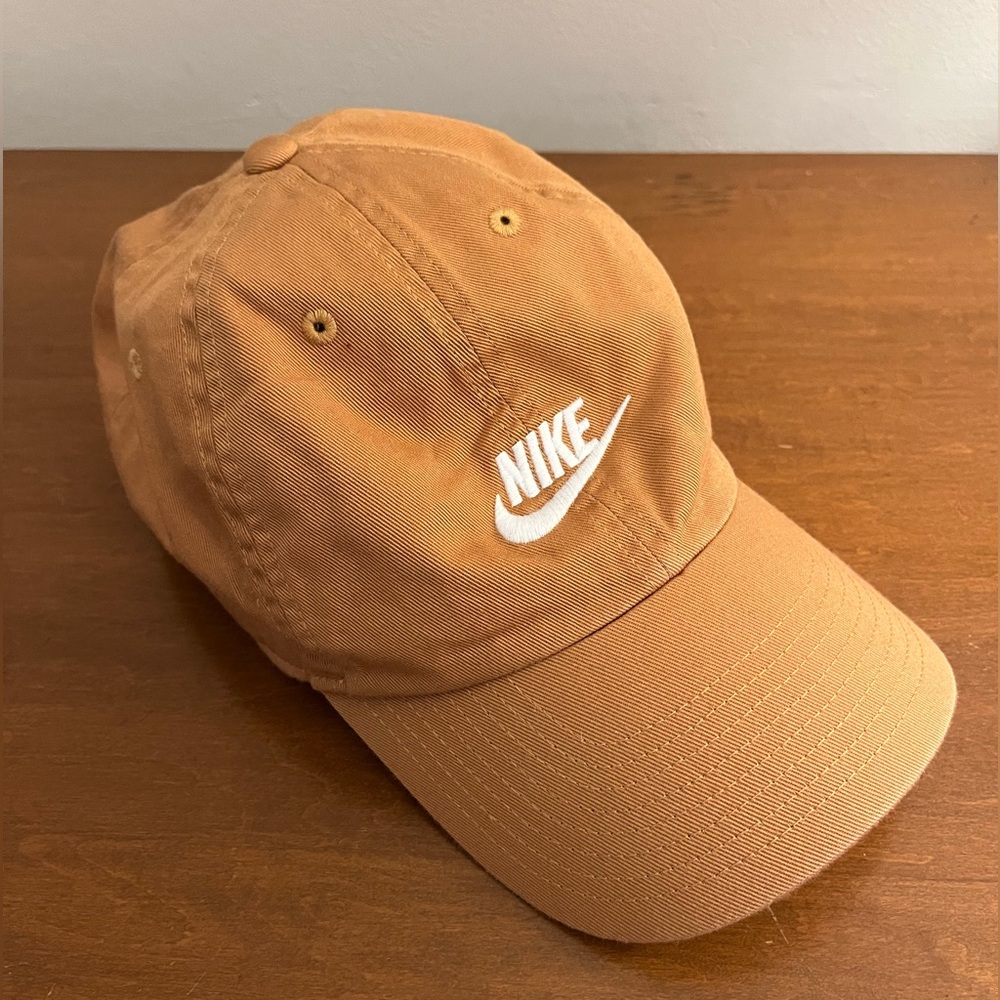 NWOT Nike Club Cap